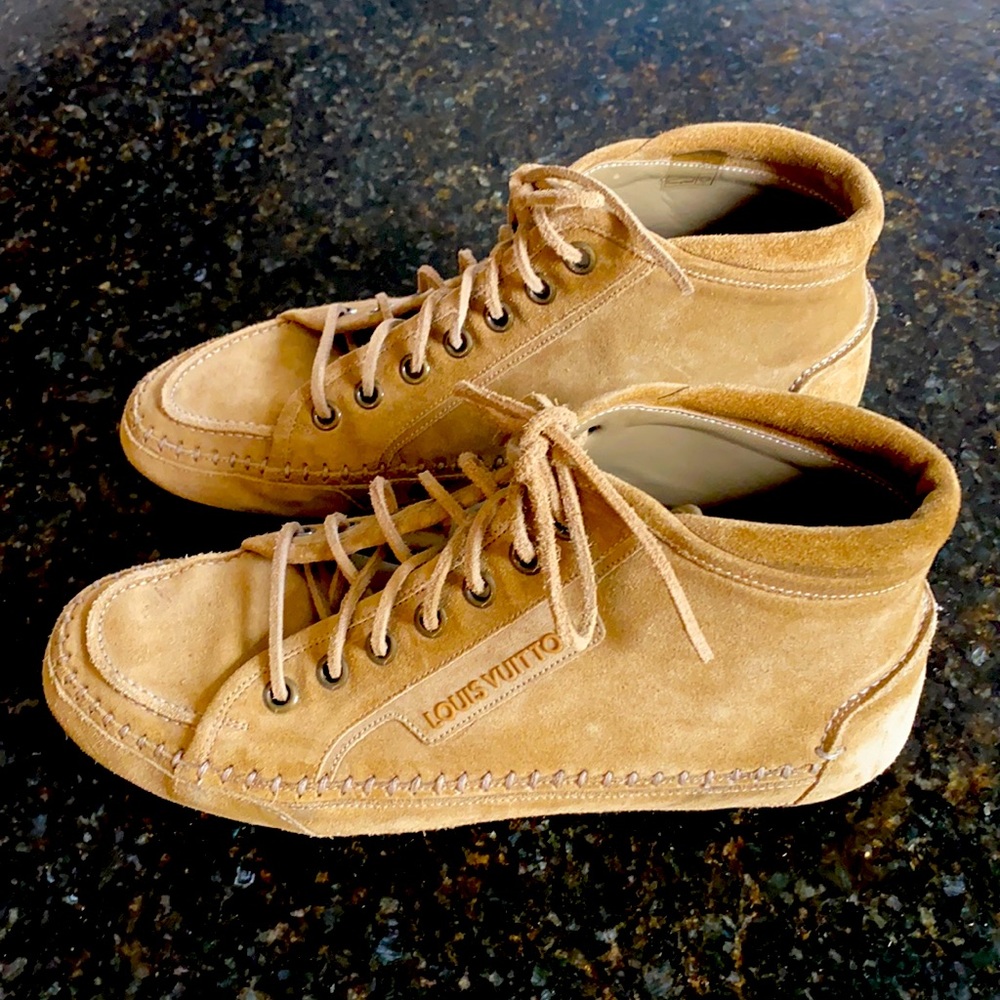 Louis Vuitton Men’s 
Tan suede